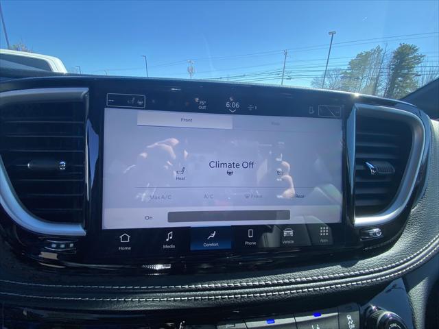 2026 Chrysler Pacifica Select AWD