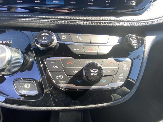 2026 Chrysler Pacifica Select AWD