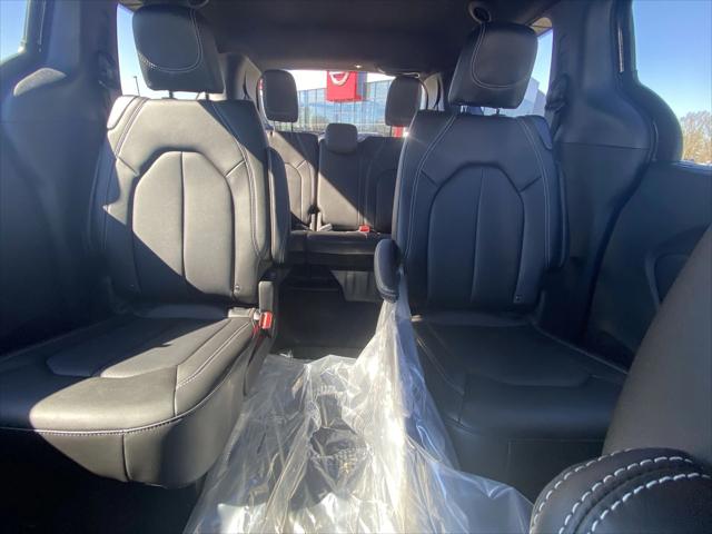 2026 Chrysler Pacifica Select AWD