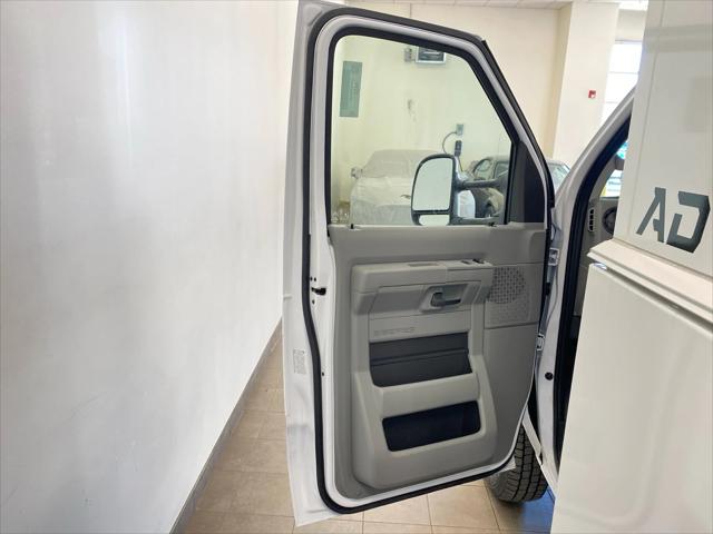 2027 Ford E-Series Cutaway E-350 SRW 138 WB