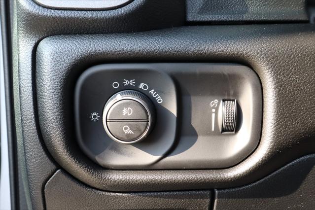 2026 Ram 1500 Express Crew Cab 4x4 57 Box