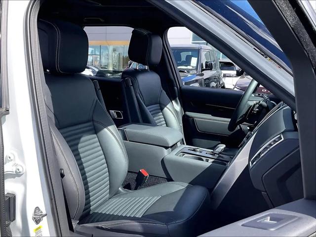 2025 Land Rover Discovery P300 S