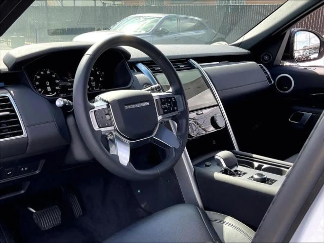 2025 Land Rover Discovery P300 S