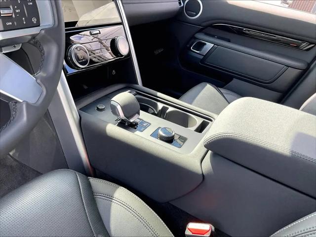 2025 Land Rover Discovery P300 S