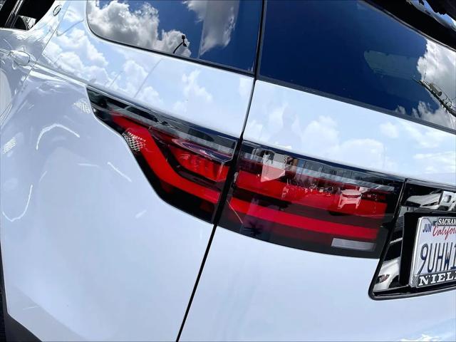 2025 Land Rover Discovery P300 S