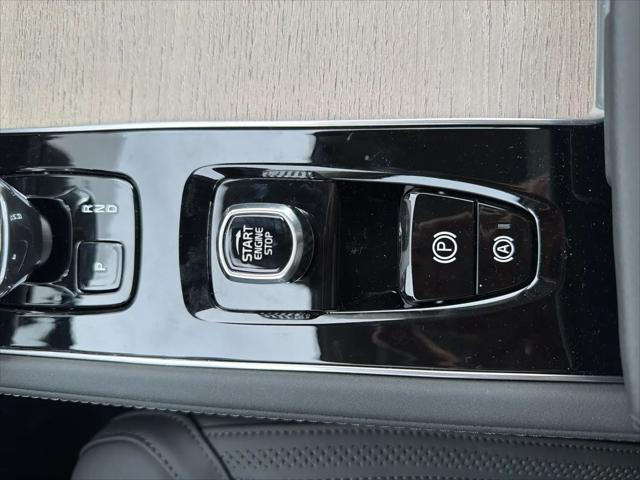 2026 Volvo XC90 Plug-In Hybrid Plus, T8 AWD, Electric/Gasoline, Bright, 6 Seats