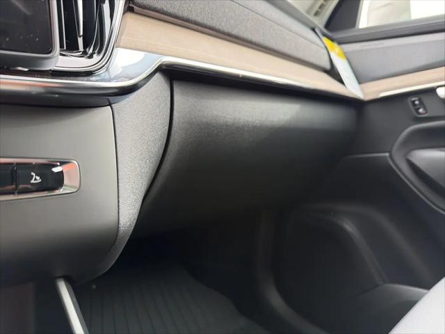 2026 Volvo XC90 Plug-In Hybrid Plus, T8 AWD, Electric/Gasoline, Bright, 6 Seats