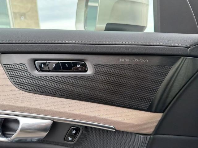 2026 Volvo XC90 Plug-In Hybrid Plus, T8 AWD, Electric/Gasoline, Bright, 6 Seats