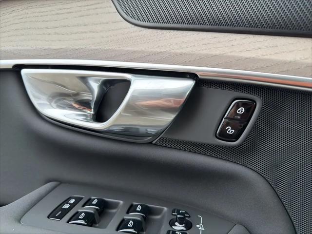 2026 Volvo XC90 Plug-In Hybrid Plus, T8 AWD, Electric/Gasoline, Bright, 6 Seats