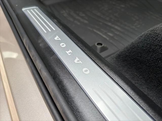 2026 Volvo XC90 Plug-In Hybrid Plus, T8 AWD, Electric/Gasoline, Bright, 6 Seats