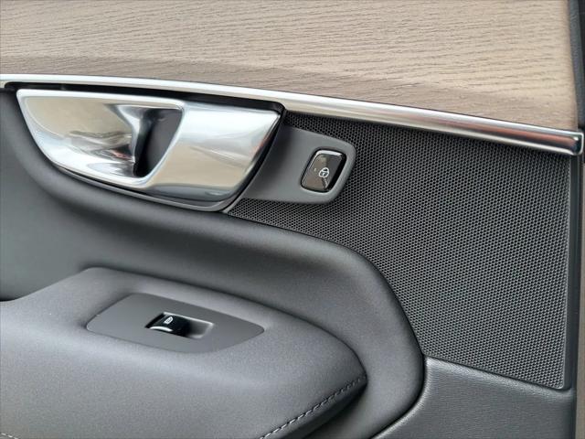 2026 Volvo XC90 Plug-In Hybrid Plus, T8 AWD, Electric/Gasoline, Bright, 6 Seats