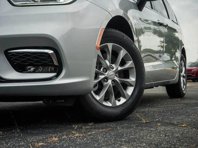 2026 Chrysler Pacifica Select AWD