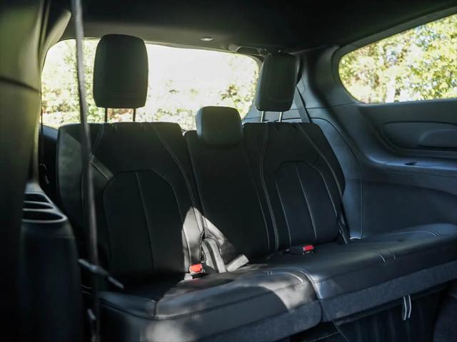 2026 Chrysler Pacifica Select AWD
