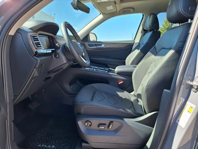 2026 Volkswagen Atlas SE with Technology