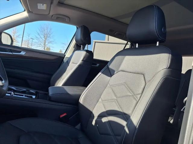 2026 Volkswagen Atlas SE with Technology