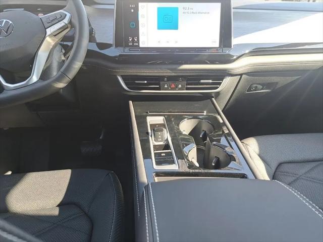 2026 Volkswagen Atlas Cross Sport SE with Technology