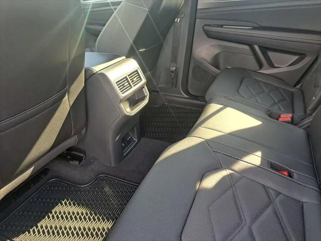 2026 Volkswagen Atlas Cross Sport SE with Technology