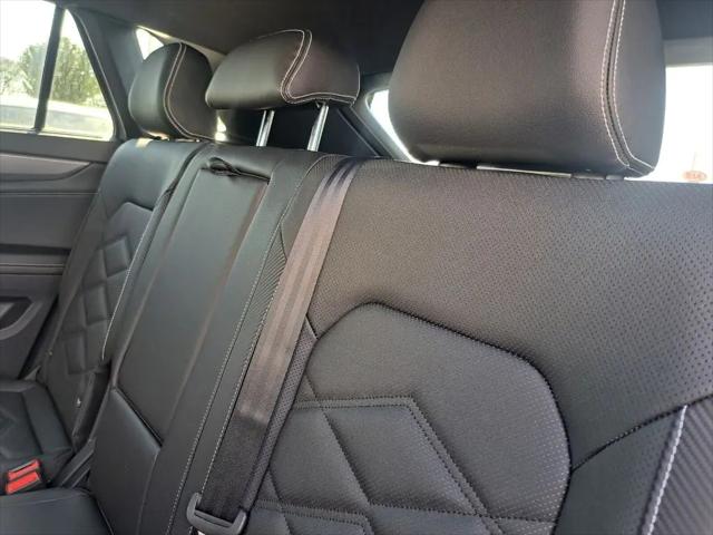 2026 Volkswagen Atlas Cross Sport SE with Technology