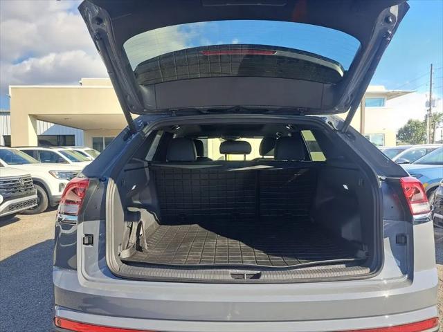2026 Volkswagen Atlas Cross Sport SE with Technology