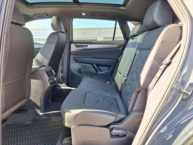 2026 Volkswagen Atlas Cross Sport SE with Technology