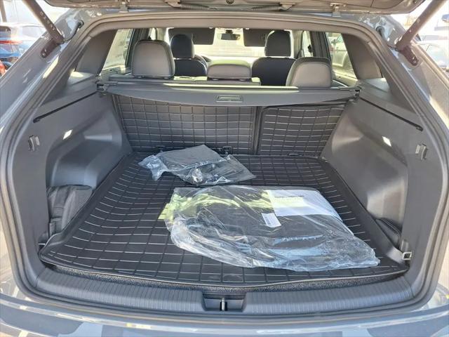 2026 Volkswagen Atlas Cross Sport SE with Technology