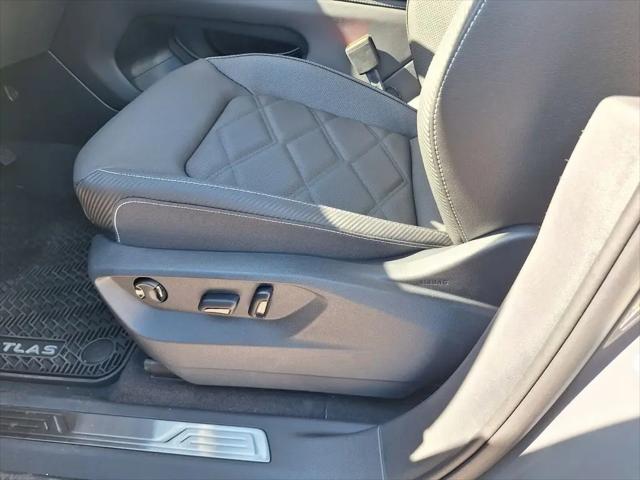 2026 Volkswagen Atlas Cross Sport SE with Technology