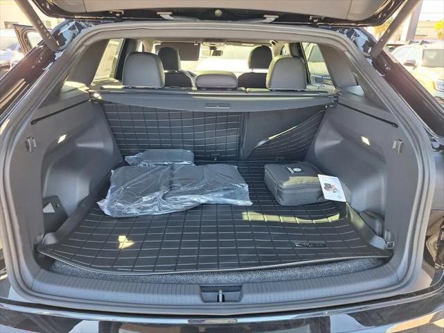 2026 Volkswagen Atlas Cross Sport SEL Premium R-Line