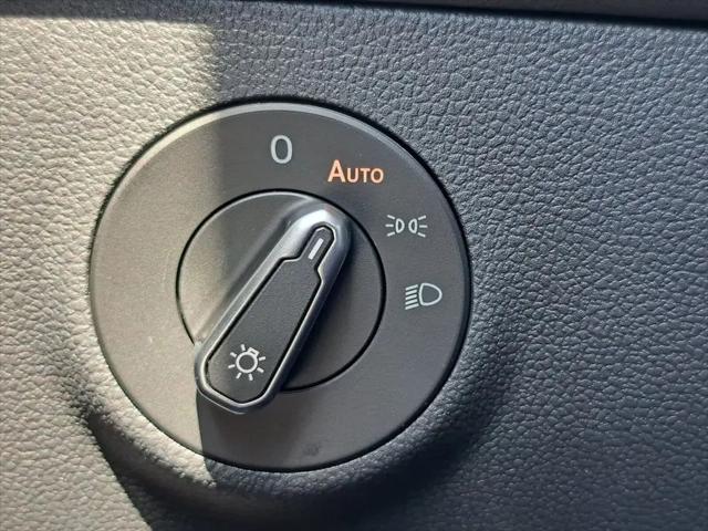 2026 Volkswagen Taos SE Black