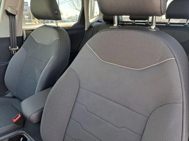 2026 Volkswagen Taos SE Black