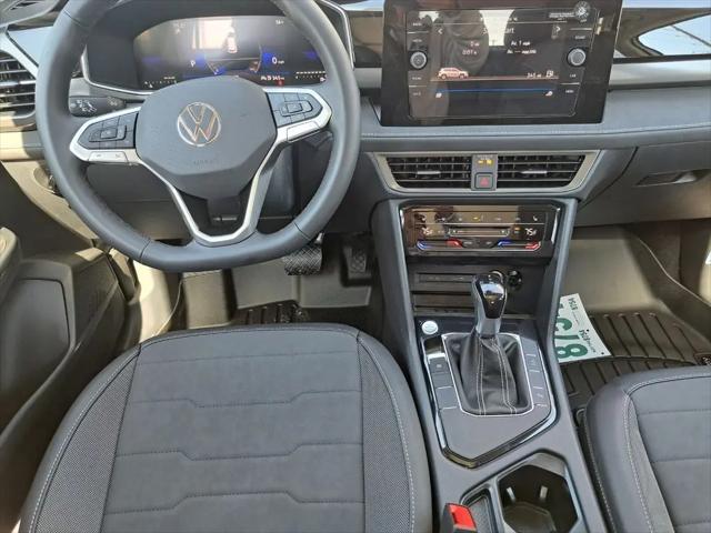 2026 Volkswagen Taos SE Black