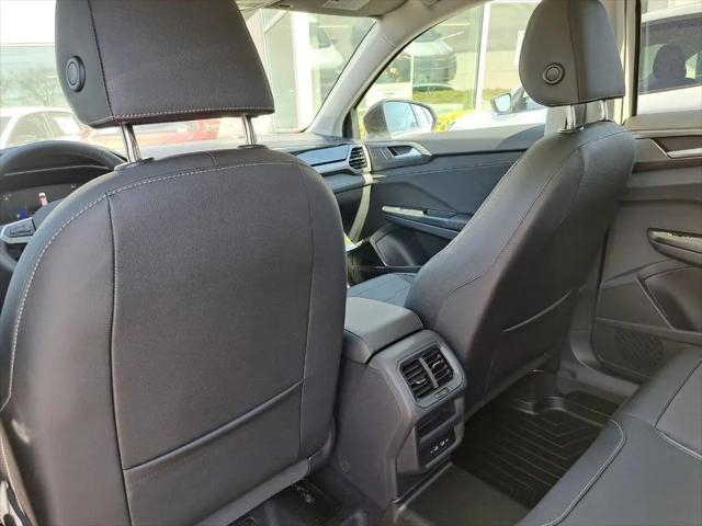 2026 Volkswagen Taos SE Black