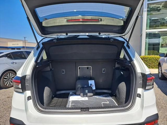 2026 Volkswagen Taos SE Black