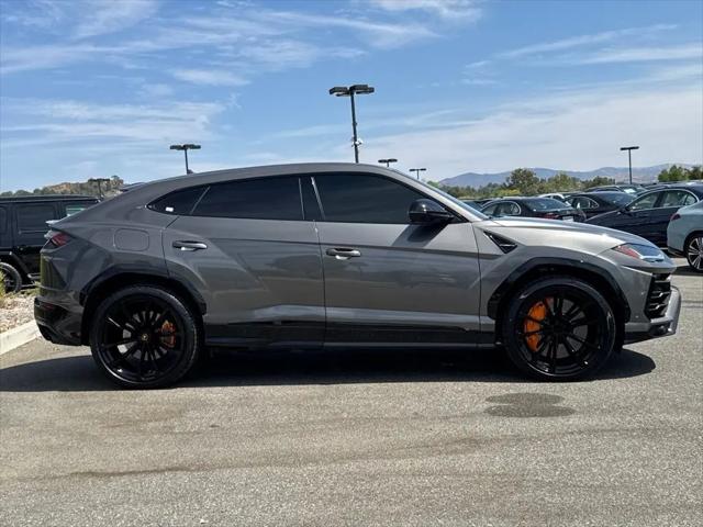 2021 Lamborghini Urus Graphite Capsule