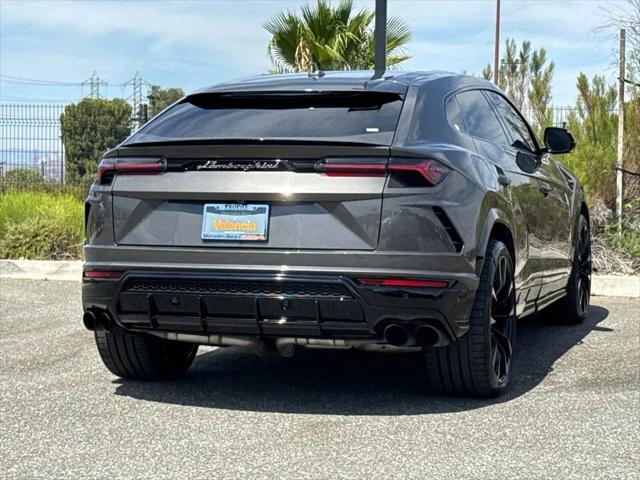 2021 Lamborghini Urus Graphite Capsule