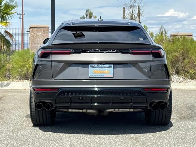 2021 Lamborghini Urus Graphite Capsule
