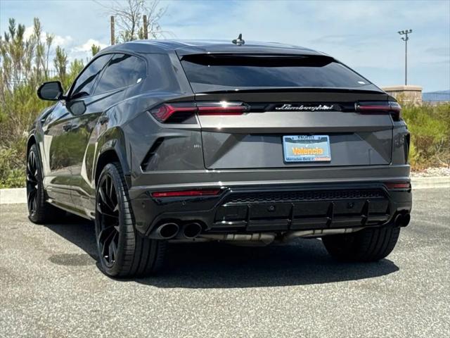 2021 Lamborghini Urus Graphite Capsule