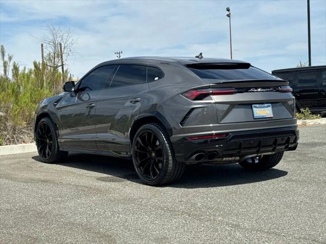 2021 Lamborghini Urus Graphite Capsule