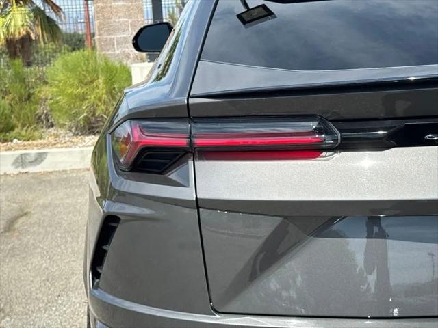 2021 Lamborghini Urus Graphite Capsule