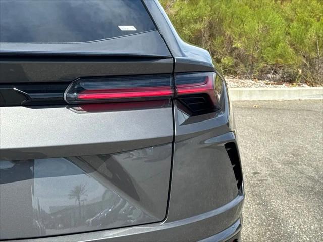 2021 Lamborghini Urus Graphite Capsule