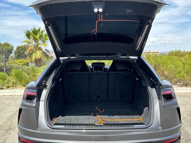 2021 Lamborghini Urus Graphite Capsule