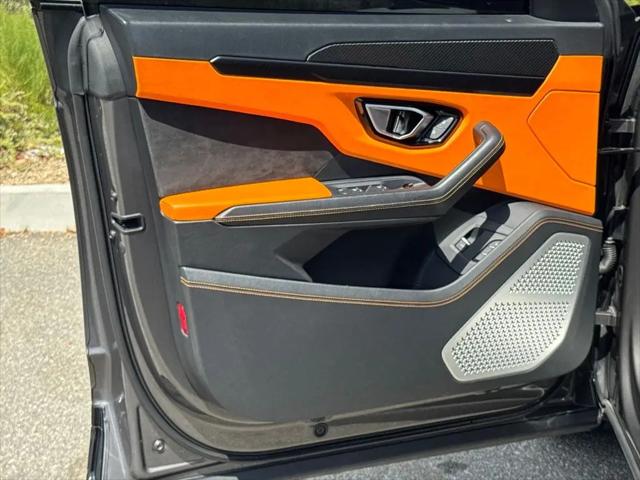 2021 Lamborghini Urus Graphite Capsule