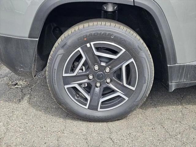 2026 Jeep Cherokee Laredo 4x4
