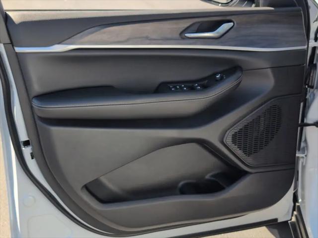 2026 Jeep Grand Cherokee L Altitude 4x4