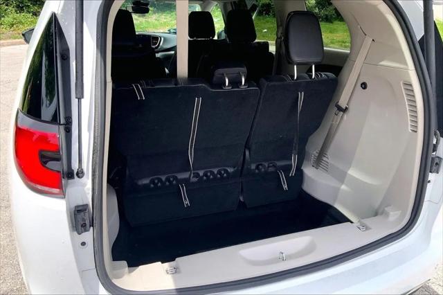 2024 Chrysler Pacifica Hybrid Select