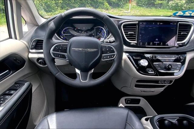 2024 Chrysler Pacifica Hybrid Select