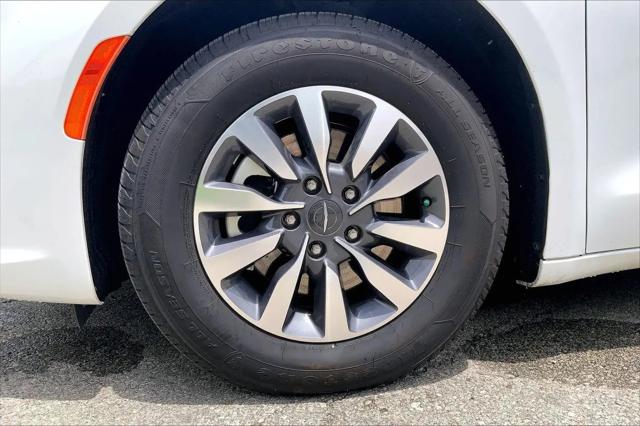 2024 Chrysler Pacifica Hybrid Select