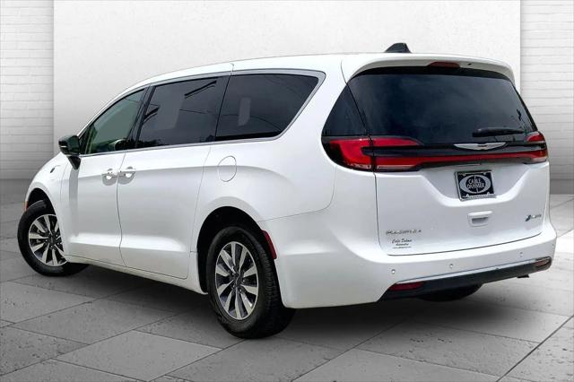 2024 Chrysler Pacifica Hybrid Select
