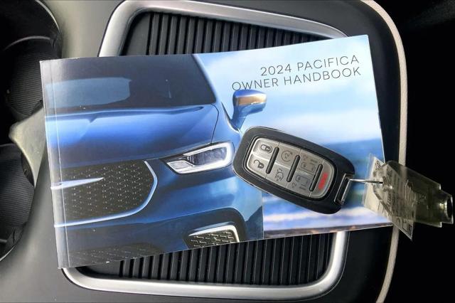 2024 Chrysler Pacifica Hybrid Select