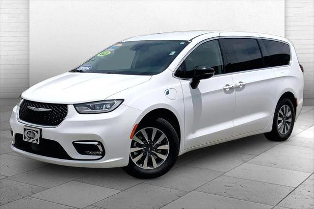2024 Chrysler Pacifica Hybrid Select