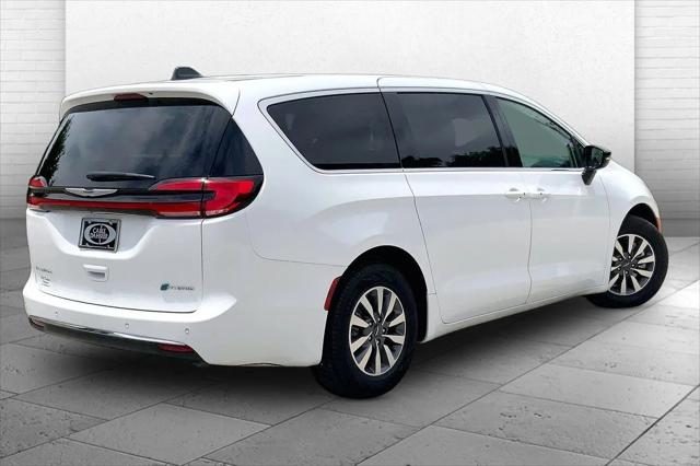 2024 Chrysler Pacifica Hybrid Select